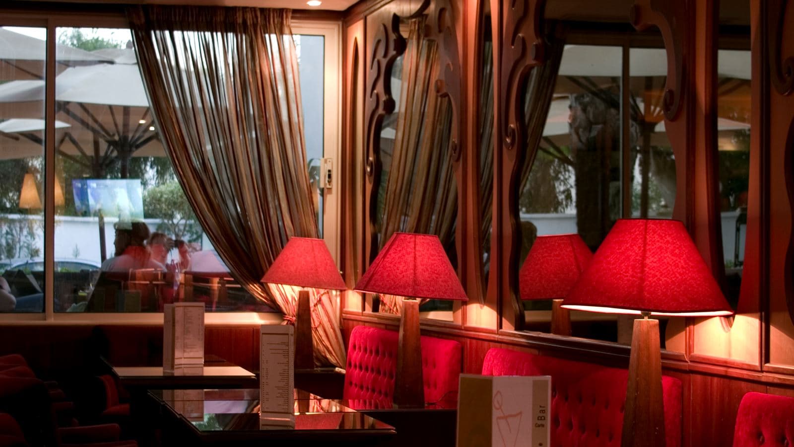 bars-bar-bougainvilliers