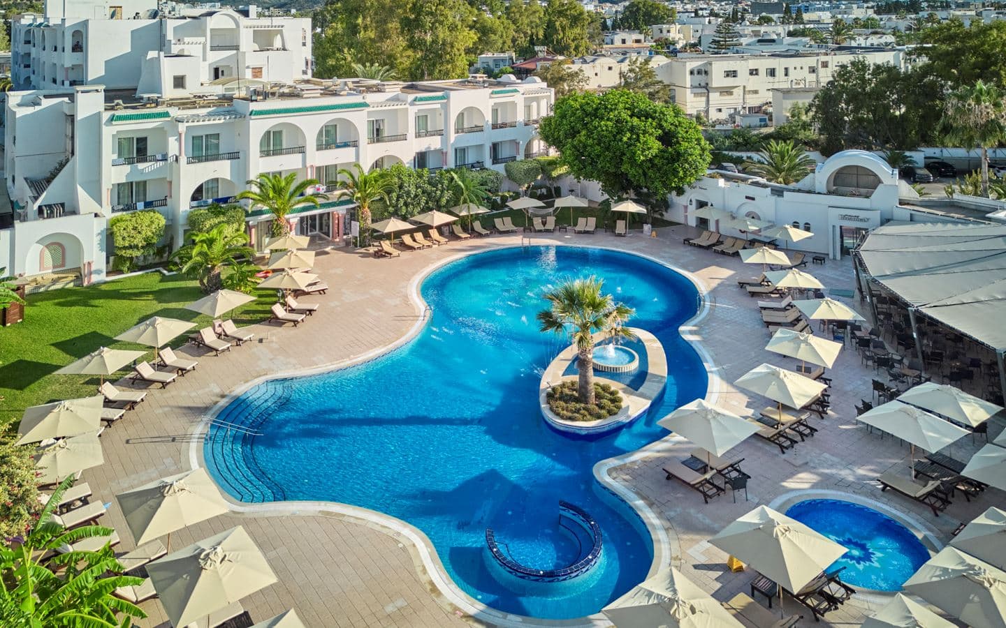 restaurants-pool-bar