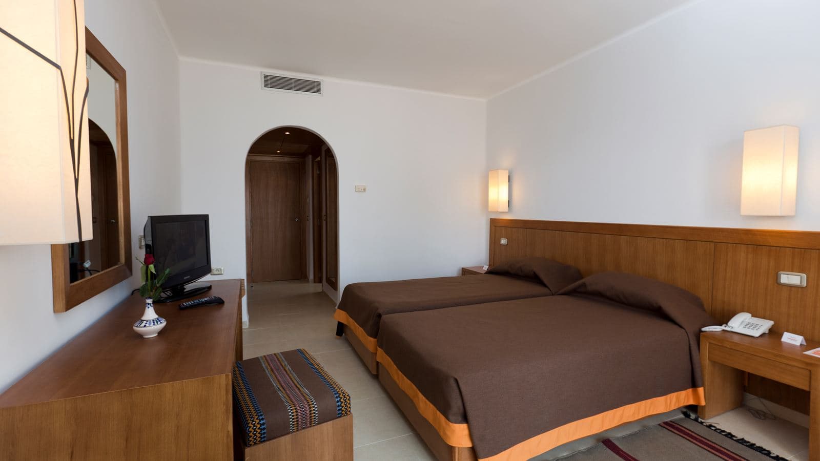 rooms-double-room-standard-garden-view
