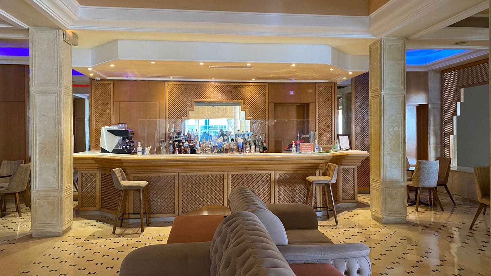 bars-bar-hall