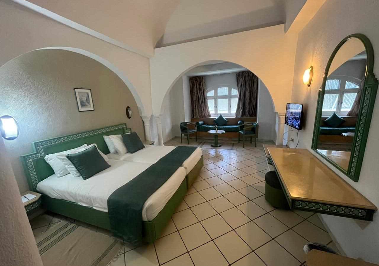 rooms-quadruple-pool-view