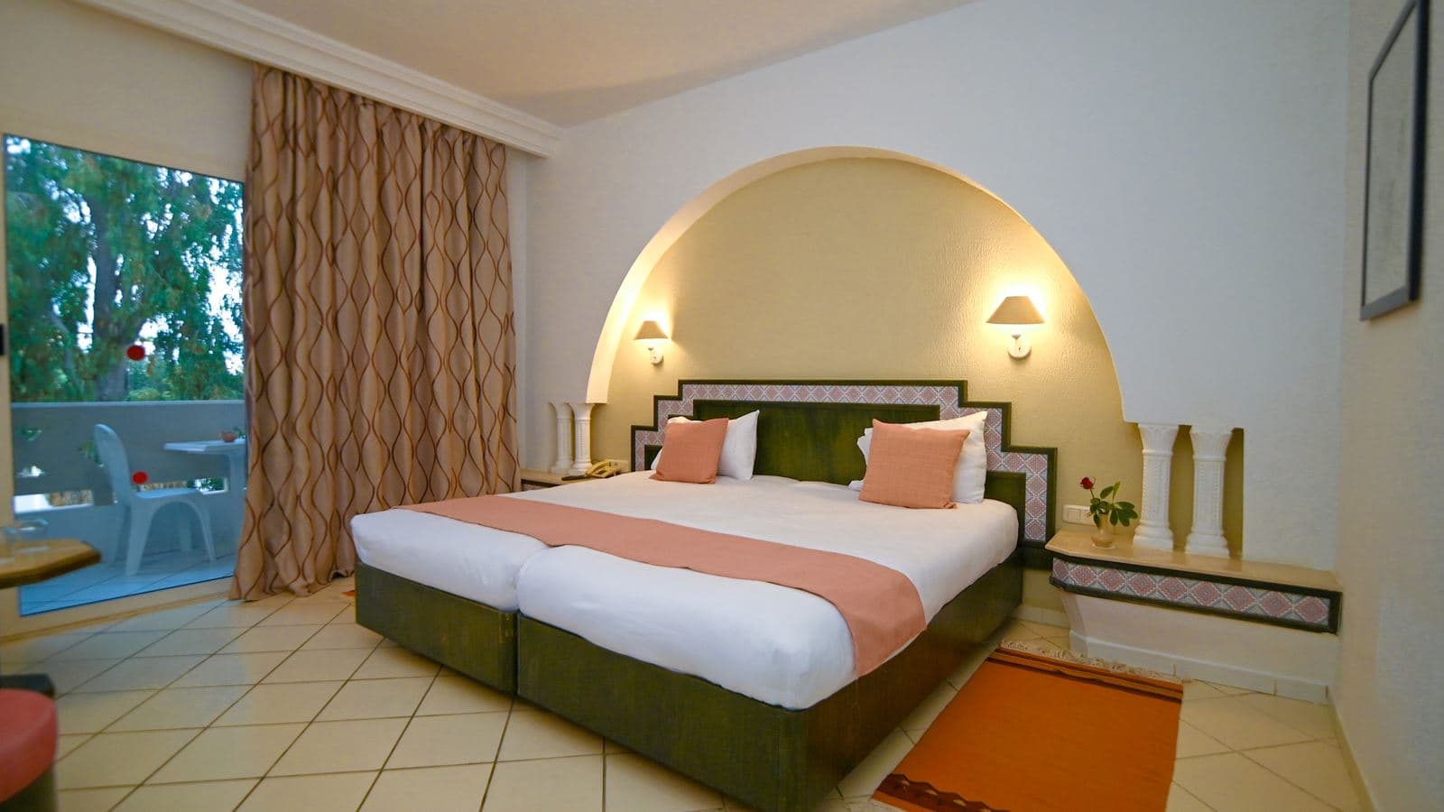 rooms-standard-room-pool-view