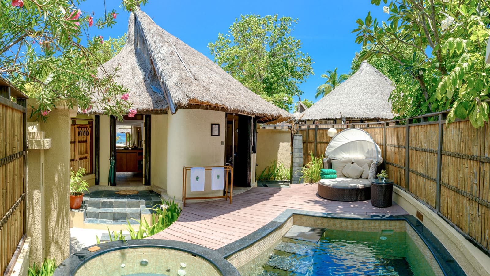 rooms-beachfront-pool-villa