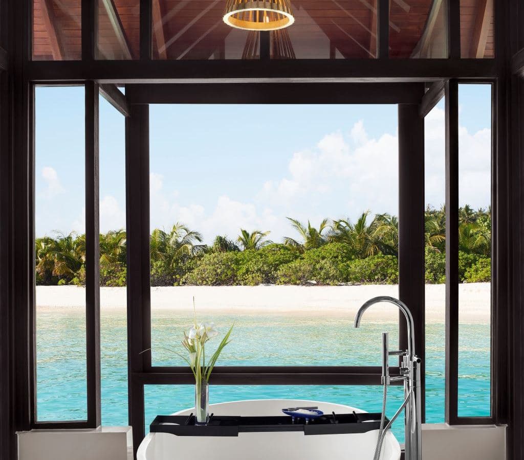 rooms-deluxe-over-water-villa