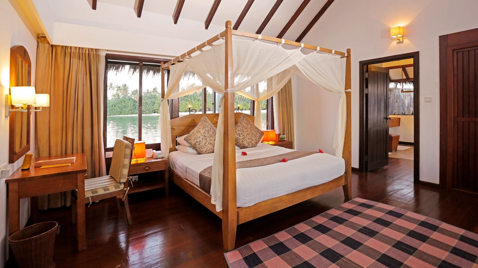 rooms-lagoon-suites