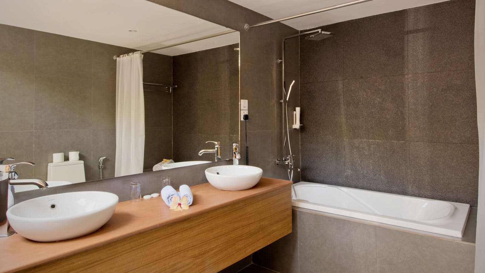 rooms-deluxe-beach-villa