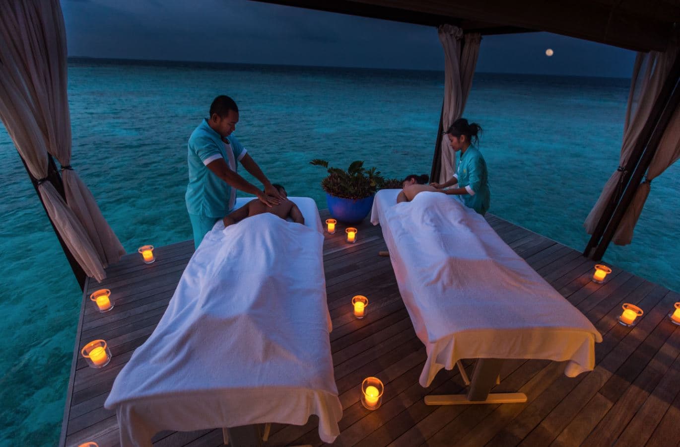 rooms-romantic-pool-residence