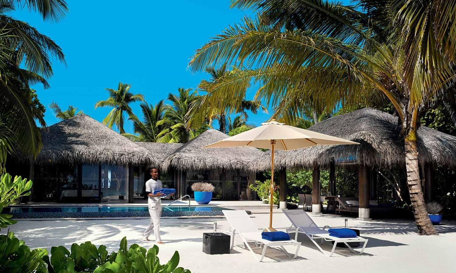 rooms-deluxe-beach-pool-villa