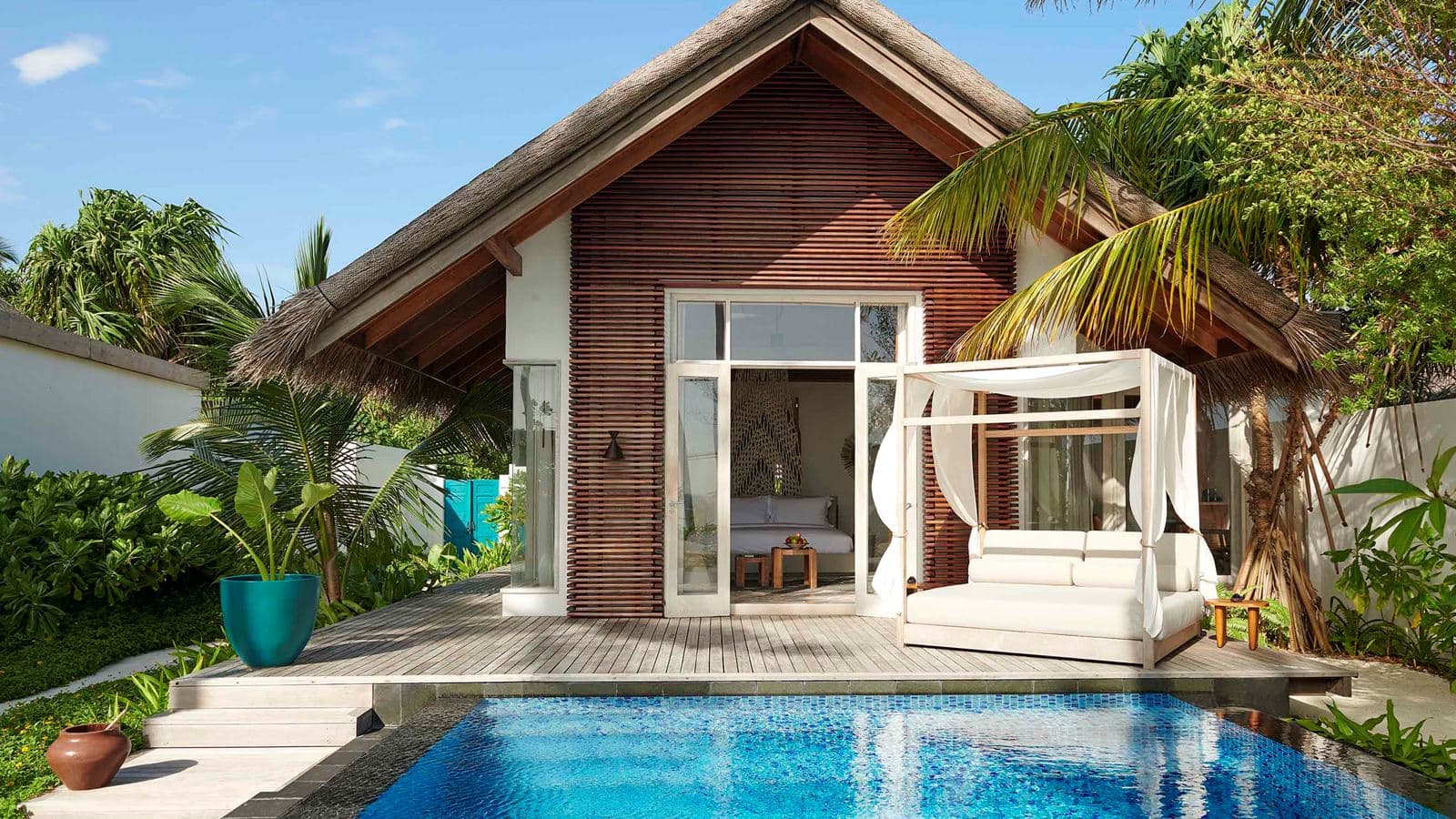 rooms-deluxe-beach-sunrise-villa-with-pool
