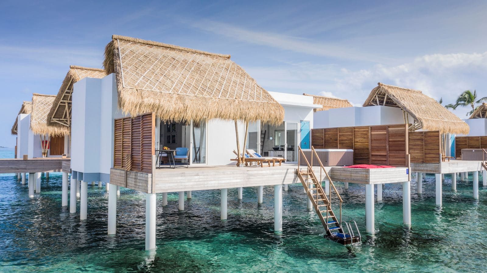 rooms-jacuzzi-water-villa