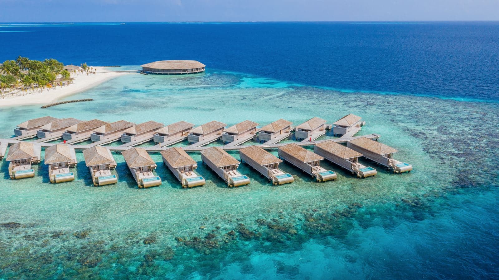 rooms-lagoon-pool-villa