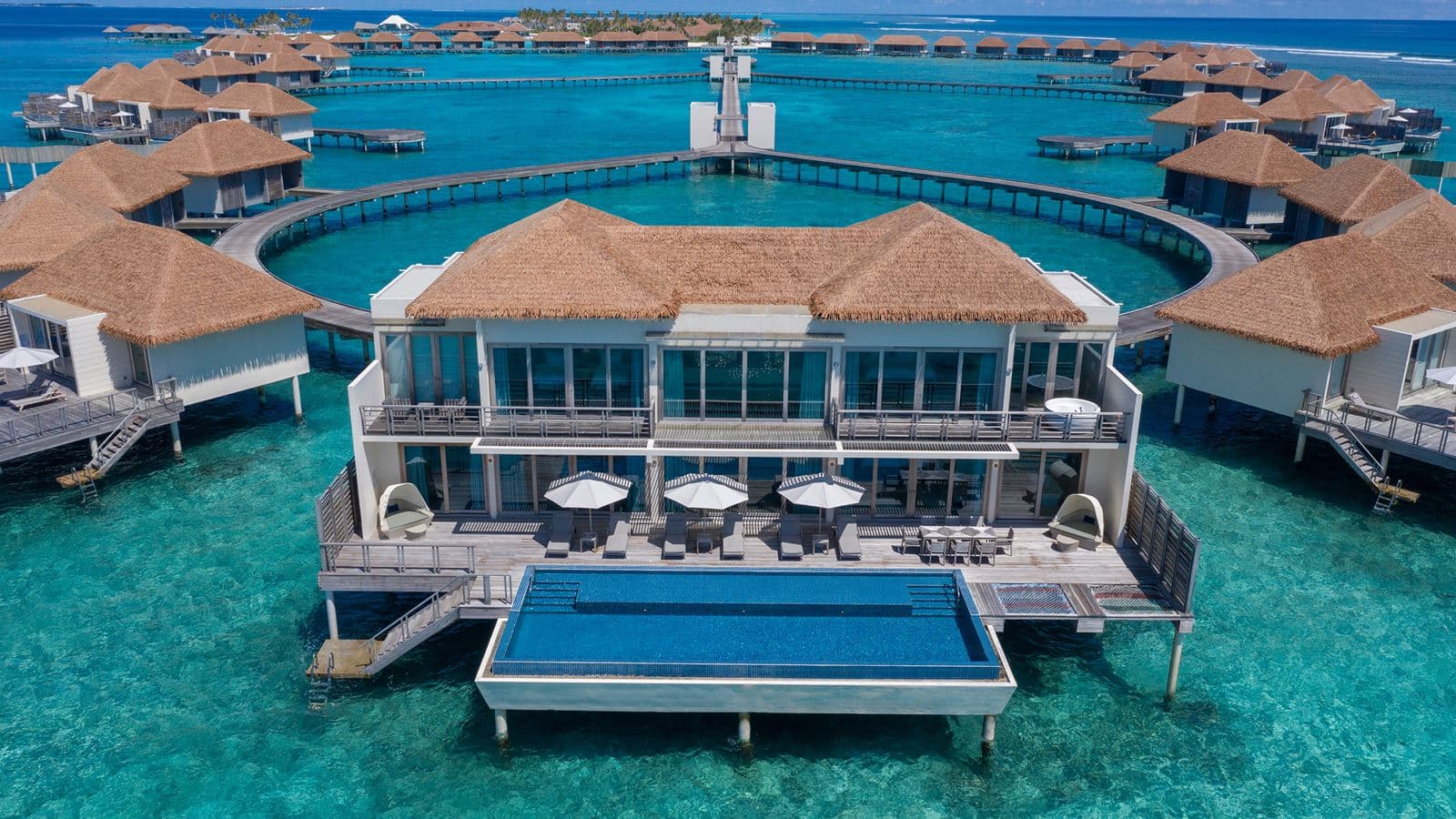 rooms-presidential--overwater-villa-3-bedrooms--pool