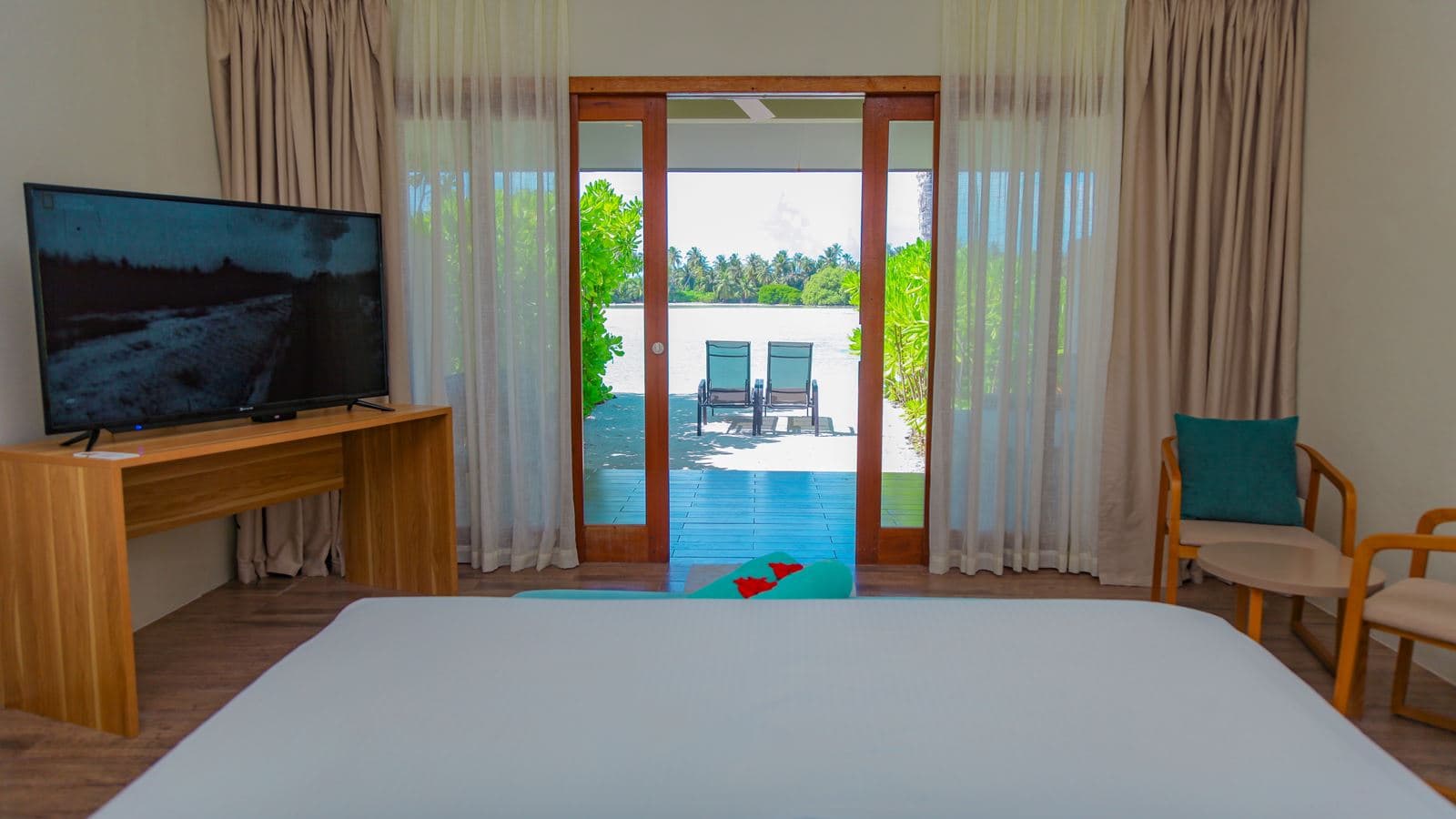 rooms-lake-view-villa