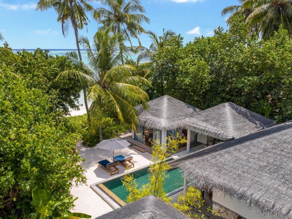 rooms-deluxe-beach-villa