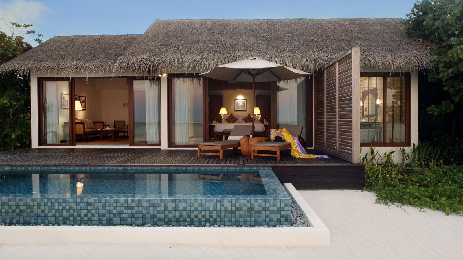 rooms-beach-pool-villa