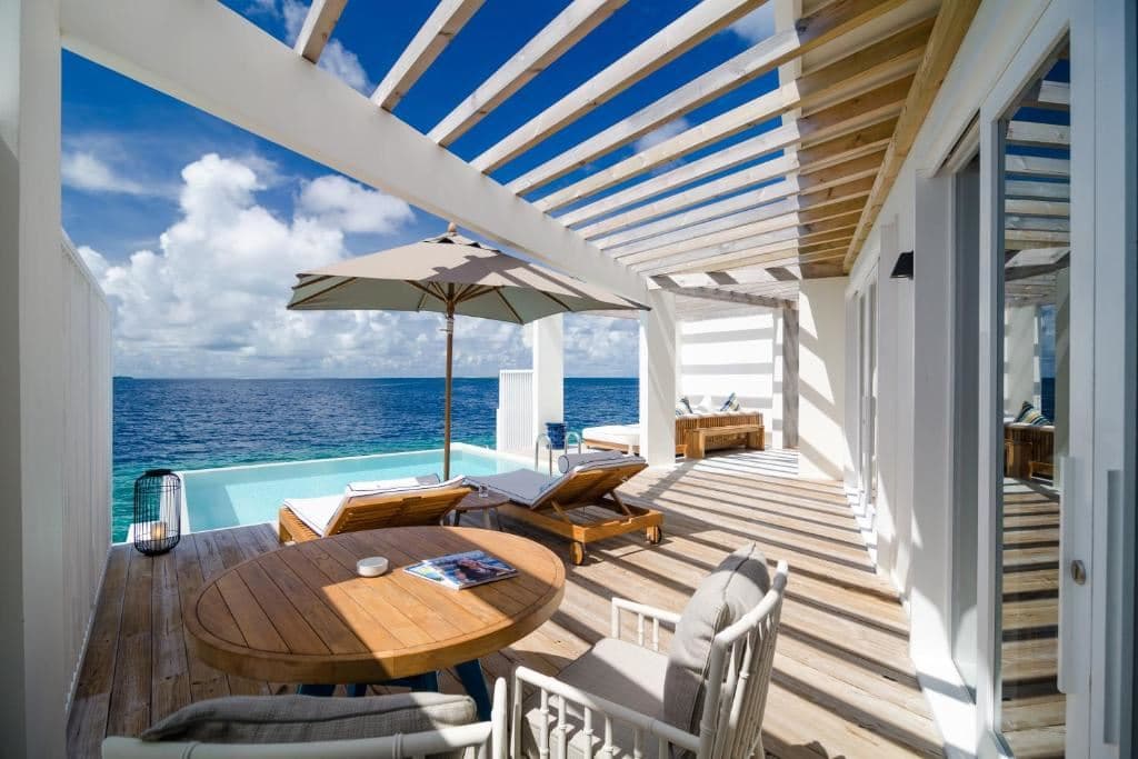rooms-reef-water-pool-villa