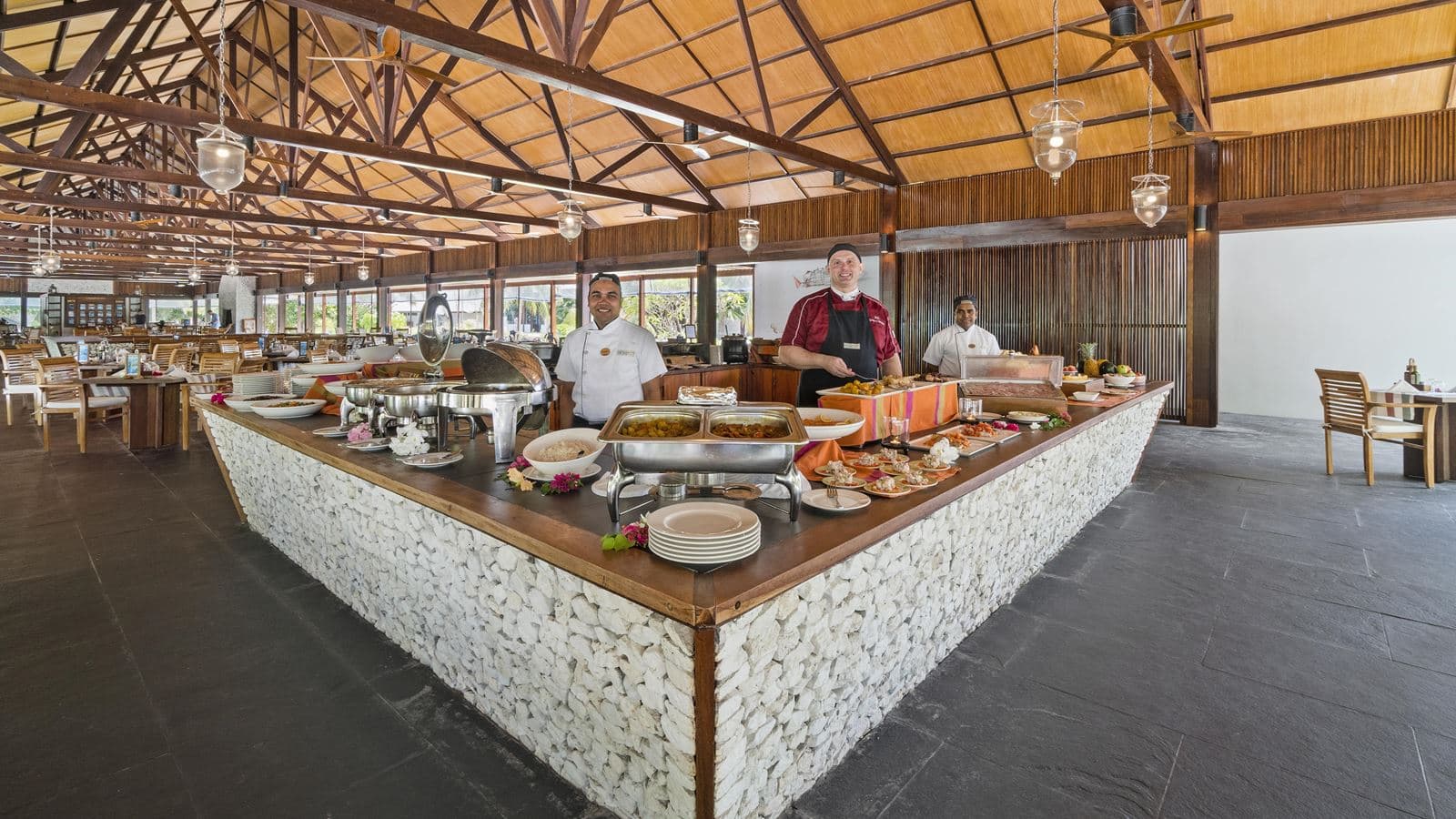 restaurants-main-seaview-restaurant