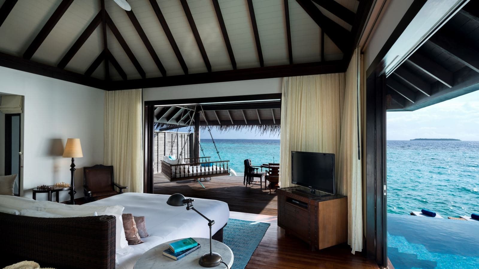 rooms-over-water-pool-villa