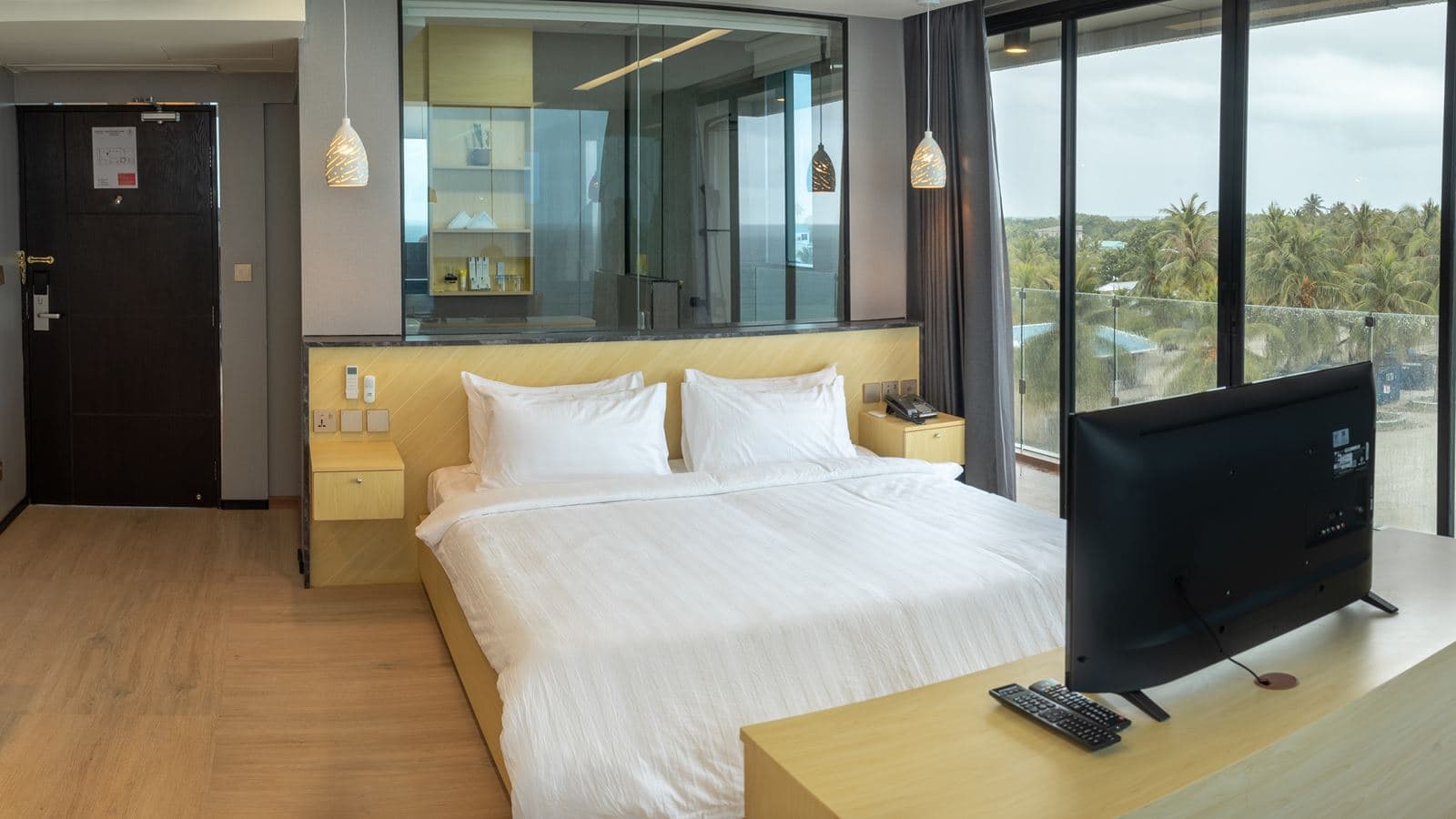 rooms-executive-sea-view-with-balcony