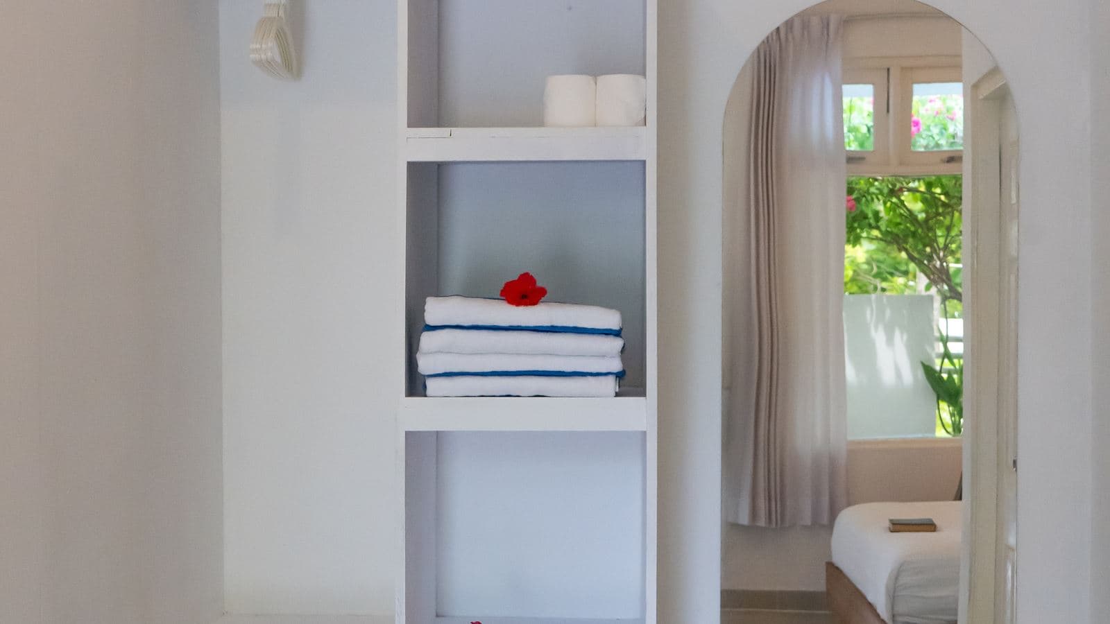 rooms-semi-deluxe-room