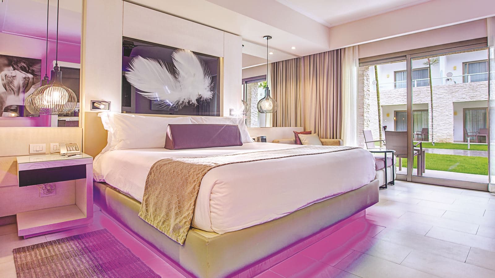 rooms-luxury-room