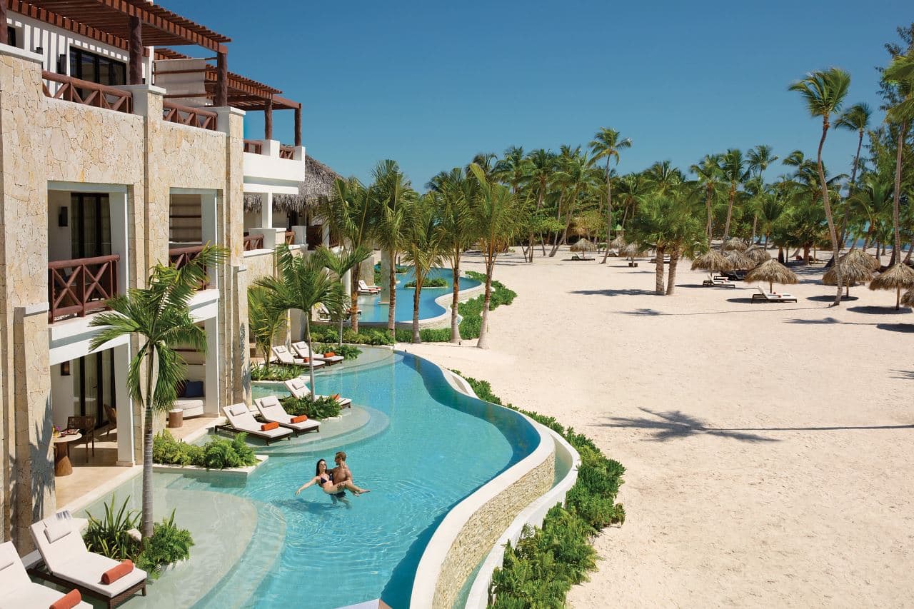 rooms-preferred-club-master-suite-swim-out-ocean-front