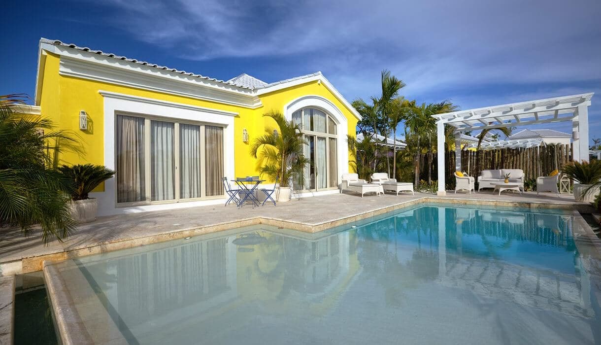 rooms-luxury-pool-family-suite