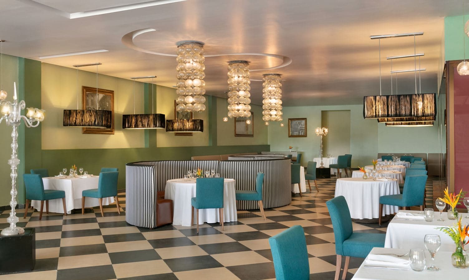 restaurants-moustache