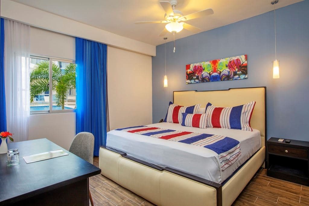 rooms-apartment-pool-view