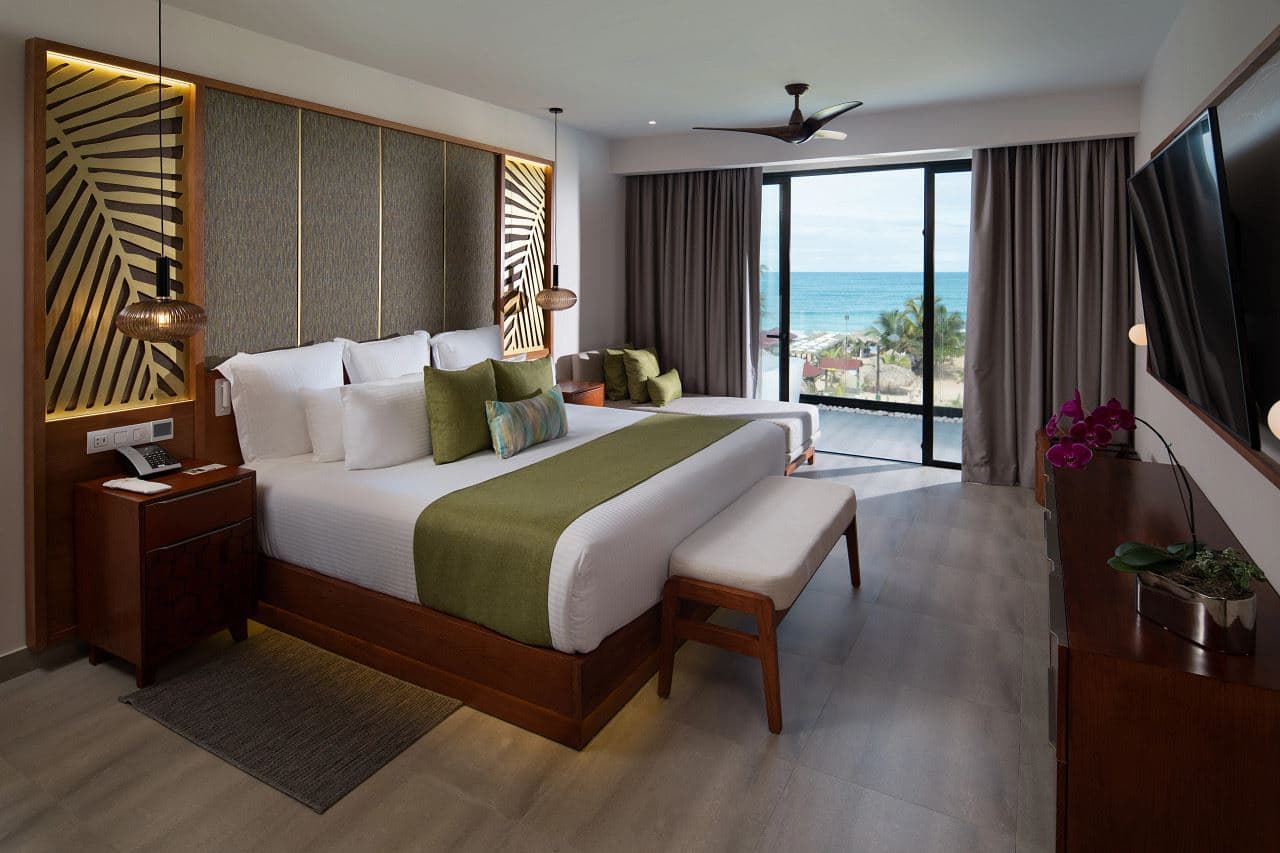 rooms-preferred-club-presidential-suite-roof-top-ocean-front-adults-only-18+