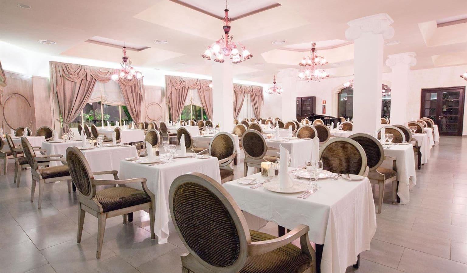 restaurants-9-doors