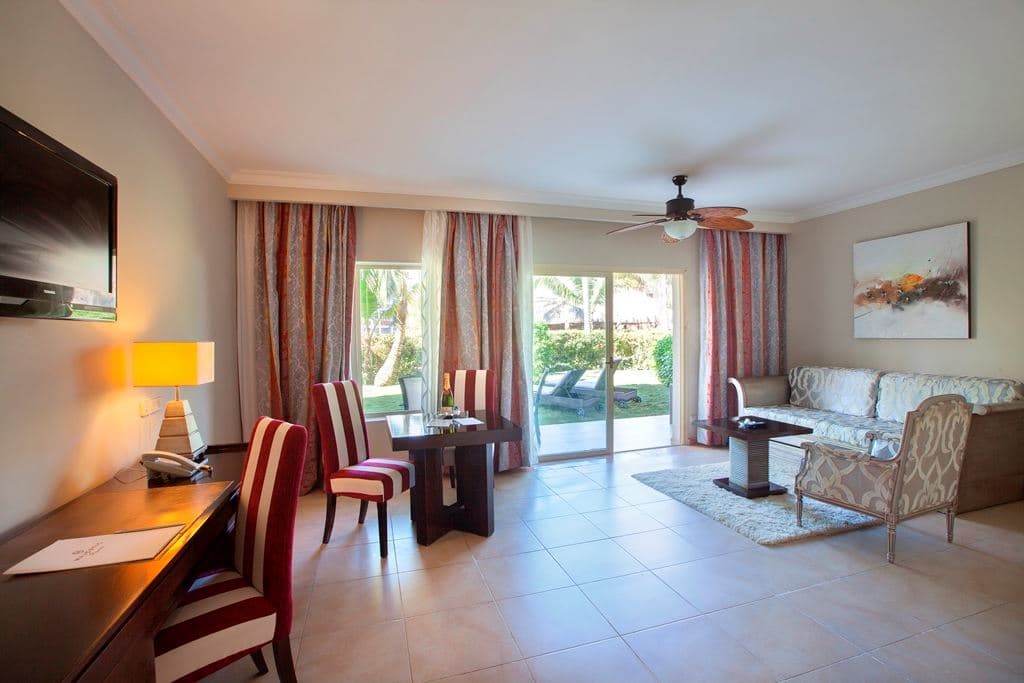 rooms-elegance-club-one-bedroom-suite-with-jacuzzi