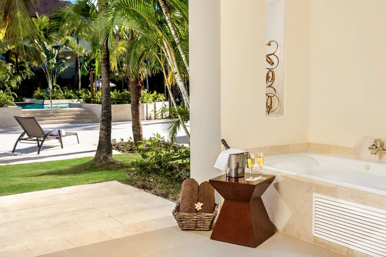 rooms-deluxe-pool-terrace