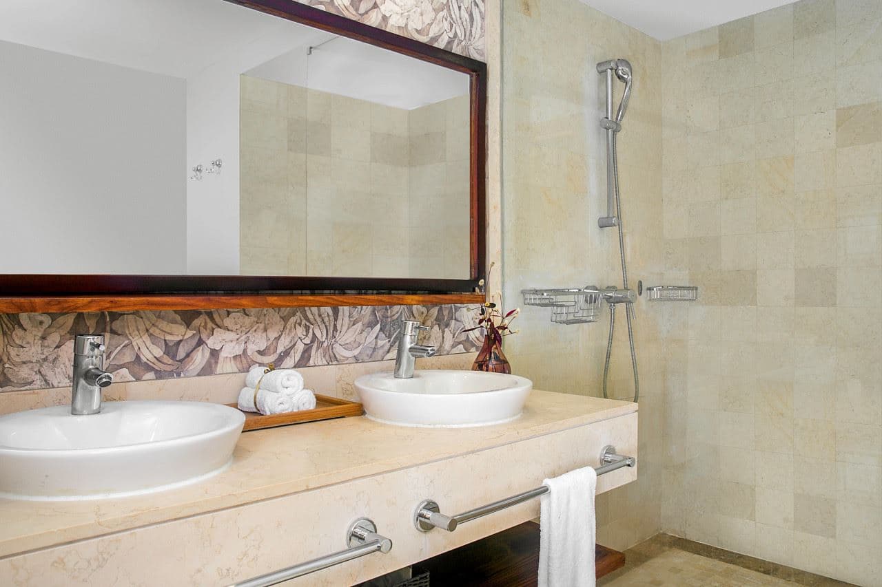 rooms-deluxe-pool-terrace