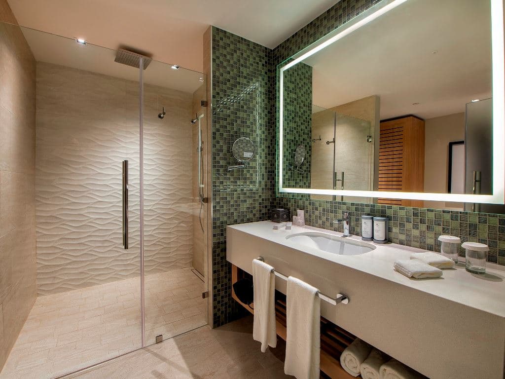 rooms-adults-only-junior-suite-pool