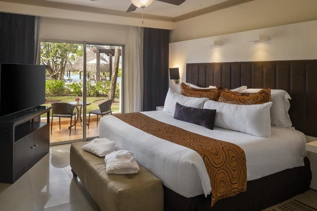 rooms-club-honeymoon-suite-tropical-view