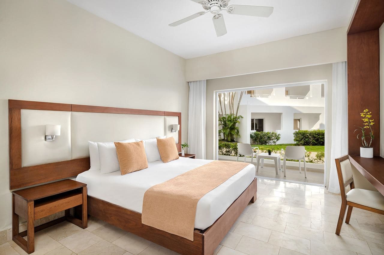 rooms-sun-club-junior-suite-tropical-view--adults-only-18+