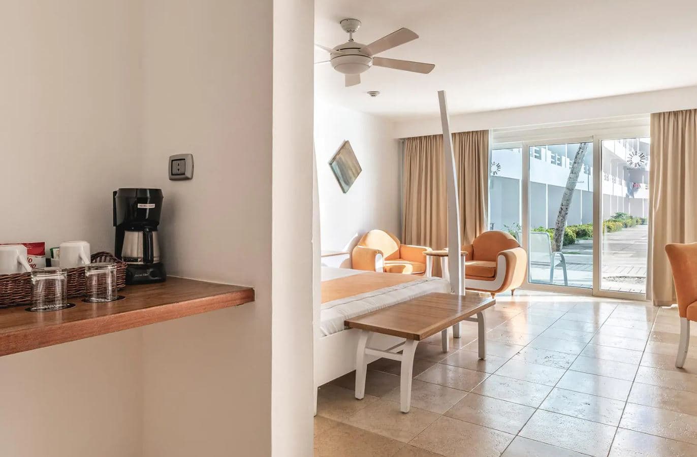 rooms-deluxe-hamaca-suites