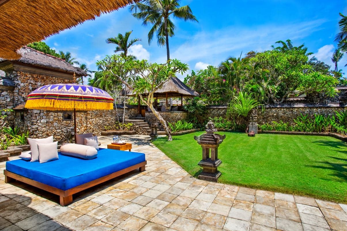 rooms-luxury-villa-garden-view