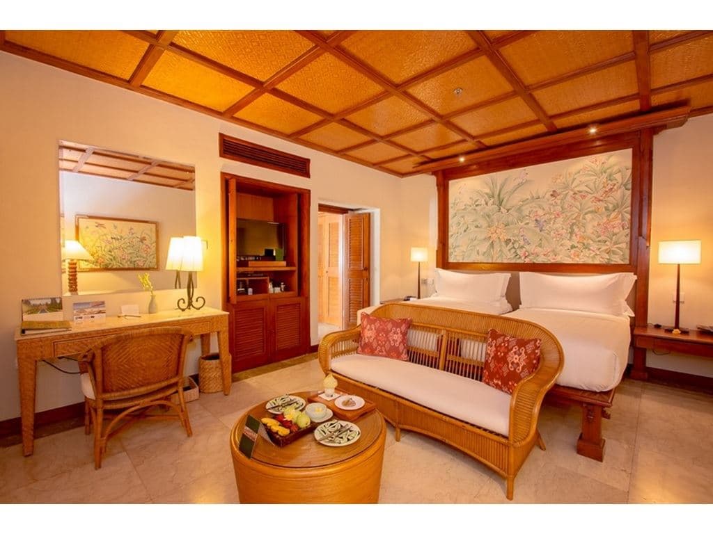 rooms-luxury-lanai-room-partial-ocean-view