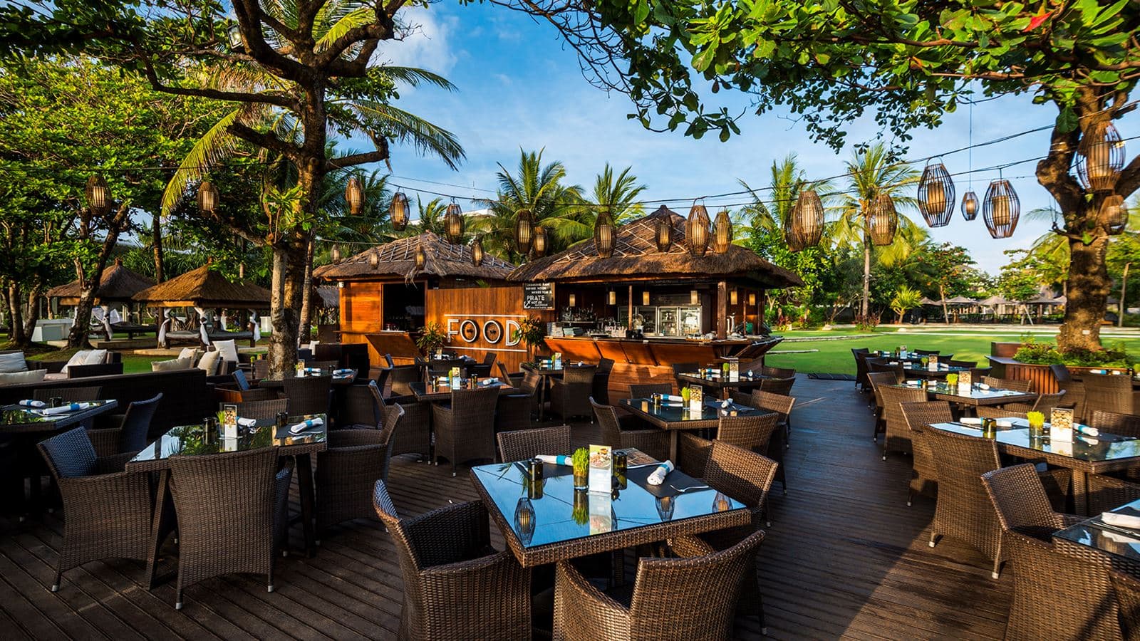 restaurants-toya-beach-bar-and-grill