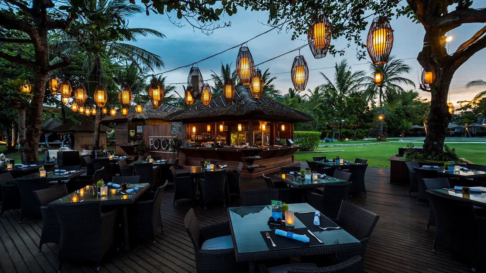 restaurants-toya-beach-bar-and-grill