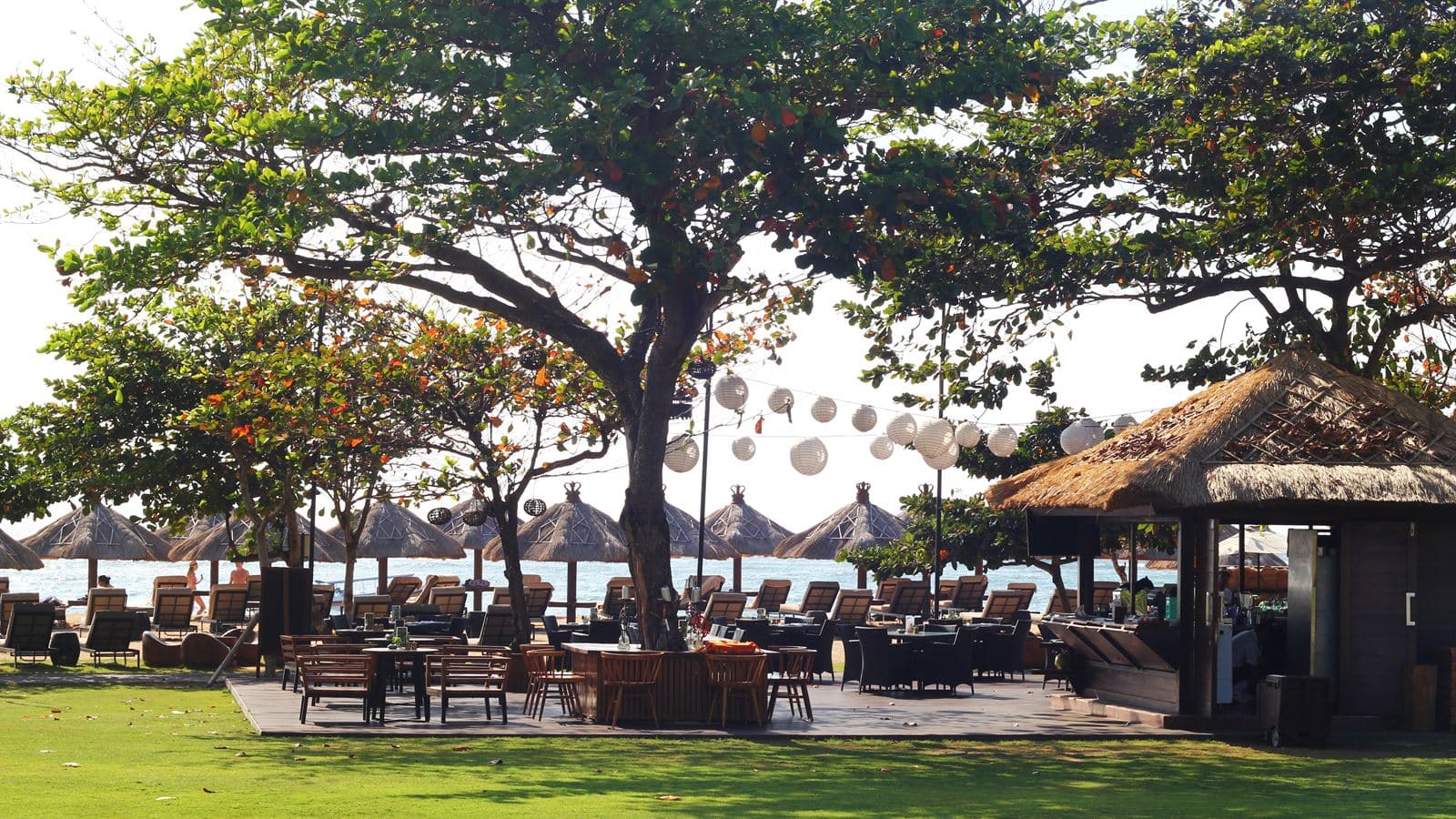 restaurants-toya-beach-bar-and-grill