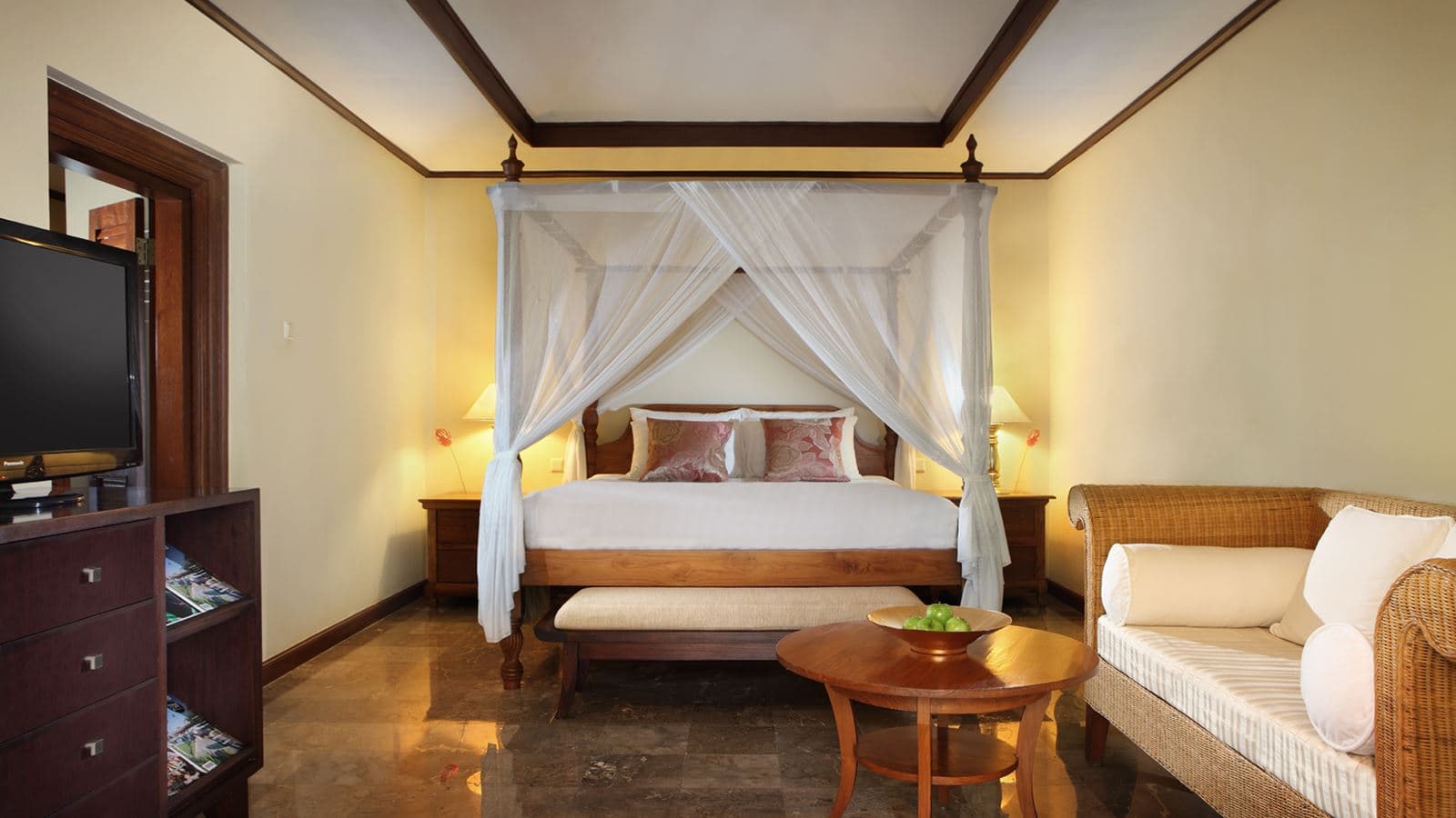 rooms-santrian-club