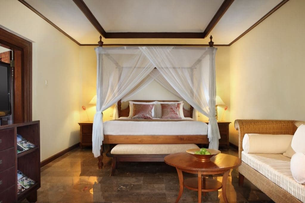 rooms-santrian-club