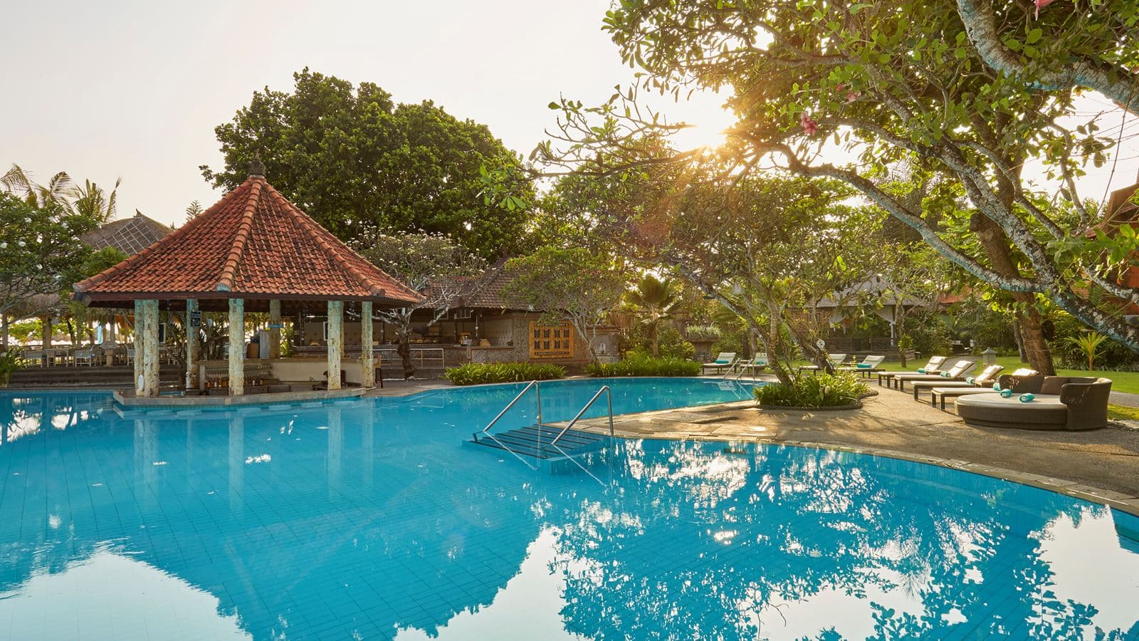 restaurants-nelayan-pool-bar