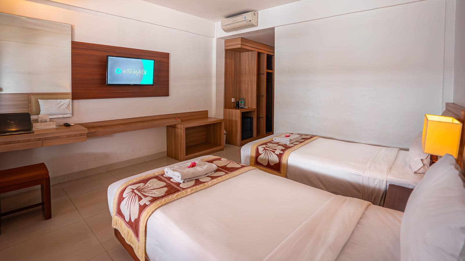 rooms-deluxe-room