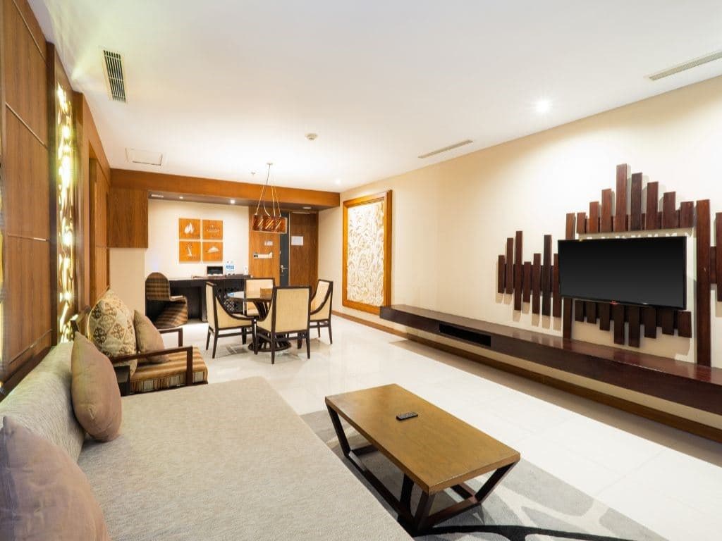 rooms-suites-room