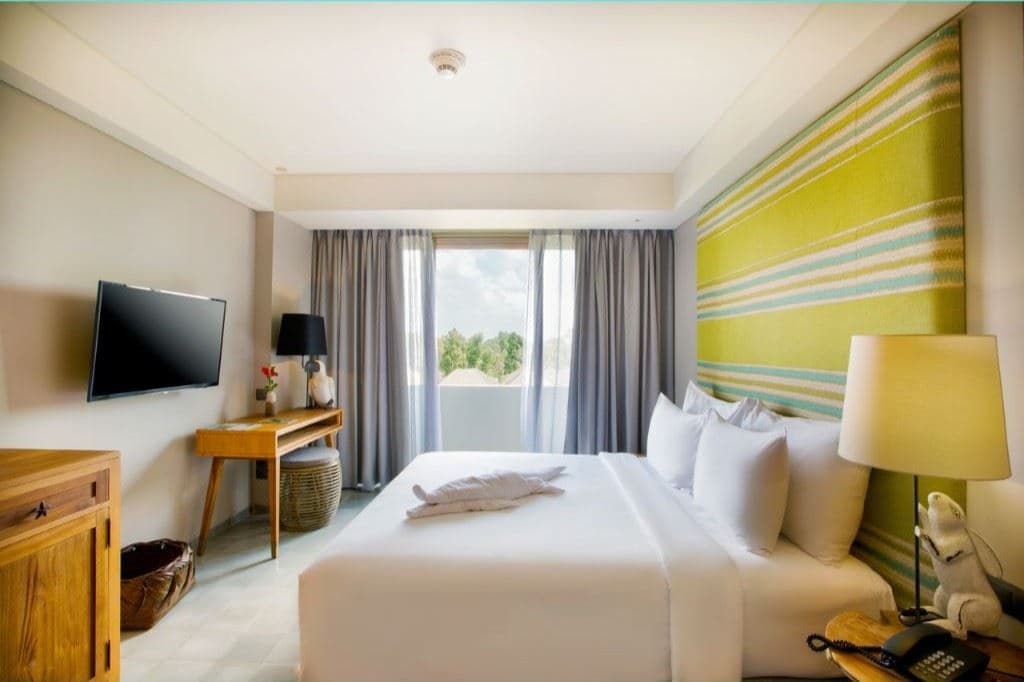 rooms-deluxe-pool-view
