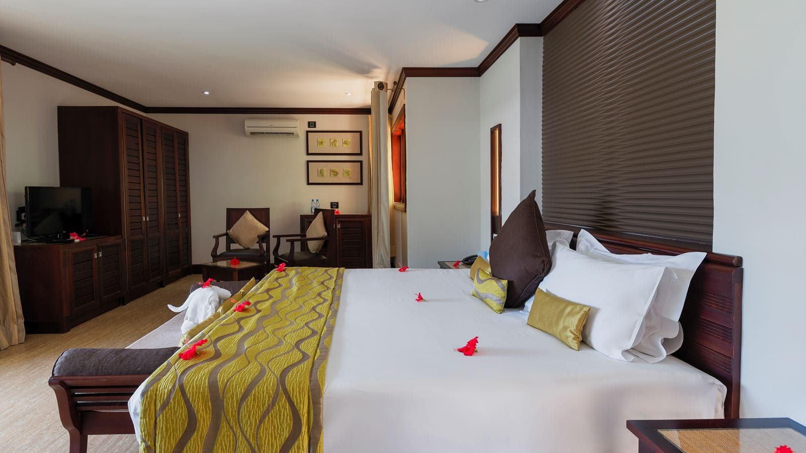 rooms-deluxe-room